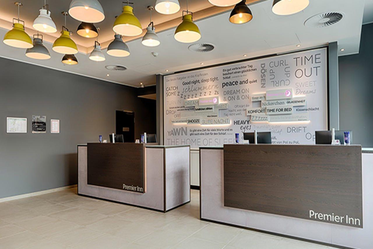 Premier Inn Hamburg City Klostertor Bagian luar foto