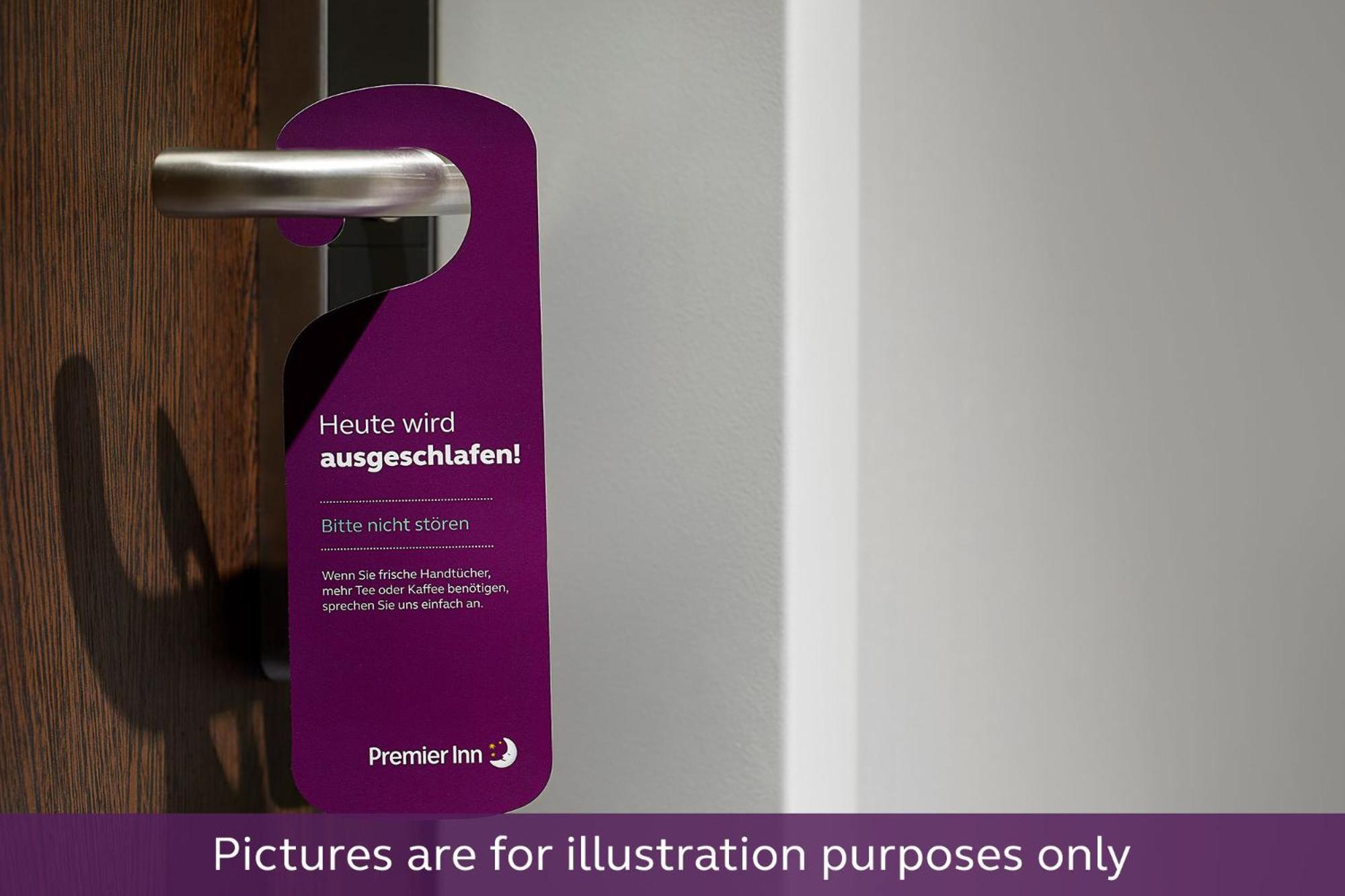 Premier Inn Hamburg City Klostertor Bagian luar foto